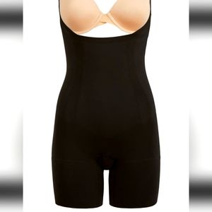 Spanx Oncore reversible Mid Thigh Bodysuit 1X Black and Nude